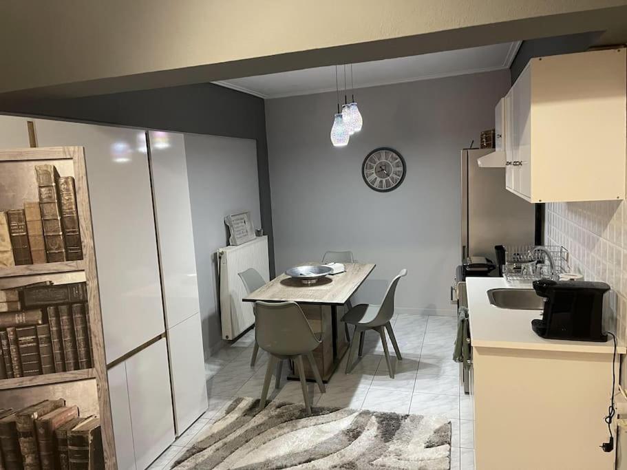 Central Modern Apartment Volos Ngoại thất bức ảnh