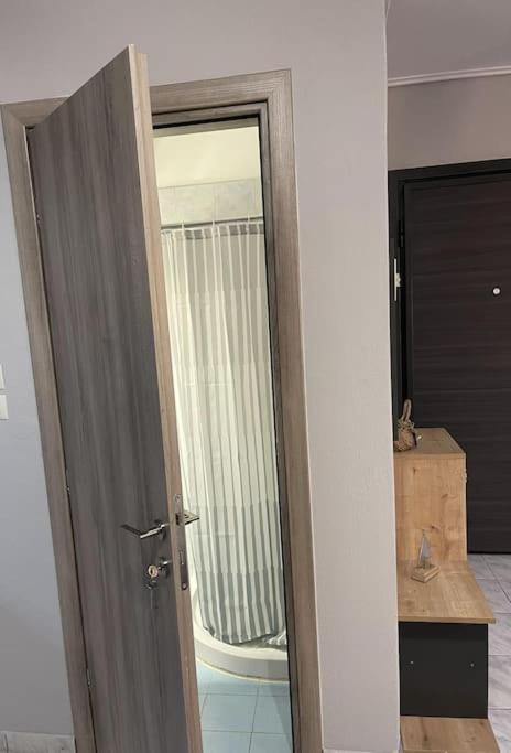 Central Modern Apartment Volos Ngoại thất bức ảnh